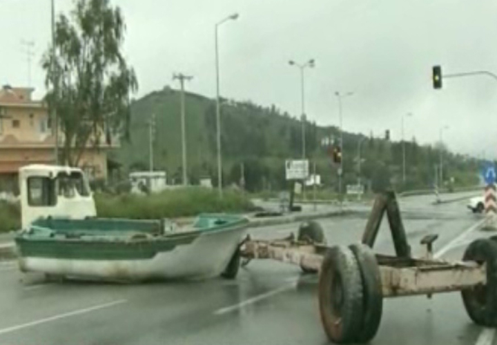 Κλειστή ξανά η λεωφόρος Λαυρίου στην Κερατέα