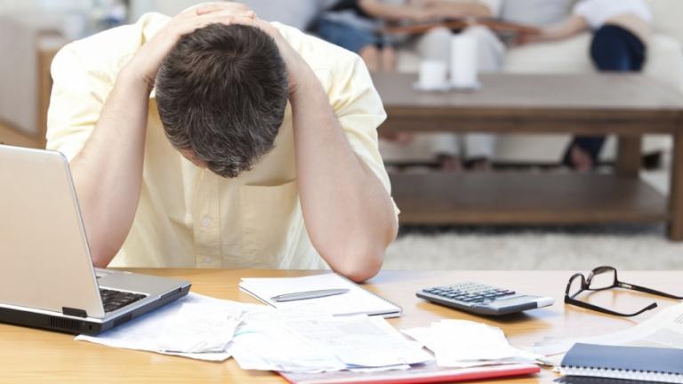 Η αυτοκτονία του εργολάβου για «κόκκινο» δάνειο και οι πιέσεις στην οικογένεια για μετρητά