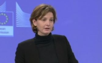 Κομισιόν: Σε επαφή με την Αθήνα για τον νέο νόμο για τα ΜΜΕ