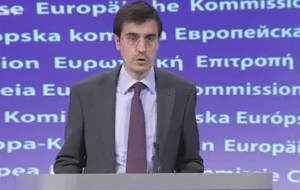 Εξακολουθεί να θέλει έγγραφες δεσμεύσεις η Κομισιόν