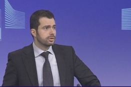 Περιθώρια υψηλότερης συμμετοχής στην επαναγορά ομολόγων βλέπει η Κομισιόν