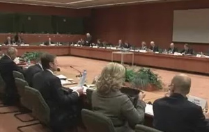 Οι αντιδράσεις των κομμάτων για την απάιτηση της κομισιόν για «υπογραφές»