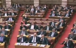 Κινήσεις κομμάτων με φόντο τις εκλογές