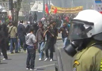 Κόντρα των κομμάτων για τα επεισόδια στην πορεία