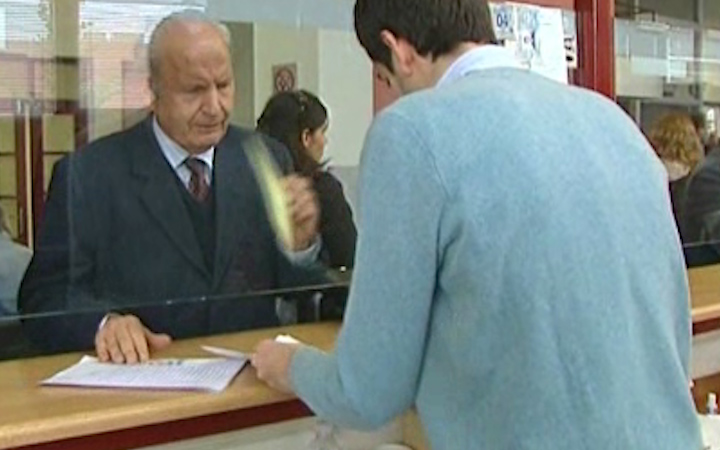 Κόντρα ΝΔ-ΠαΣοΚ για την «αξιοπιστία» των προγραμμάτων του ΟΑΕΔ