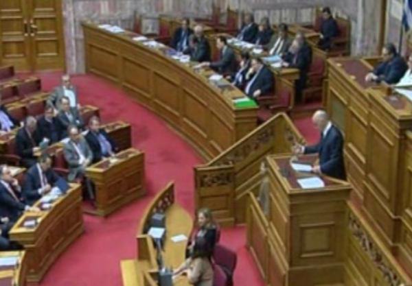 Mετωπική σύγκρουση Σαμαρά-Παπανδρέου στη Βουλή
