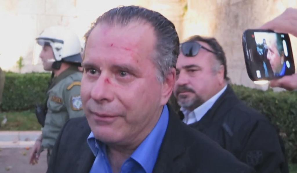 Επίθεση από ακροδεξιούς δέχτηκε ο Γιώργος Κουμουτσάκος στο Σύνταγμα