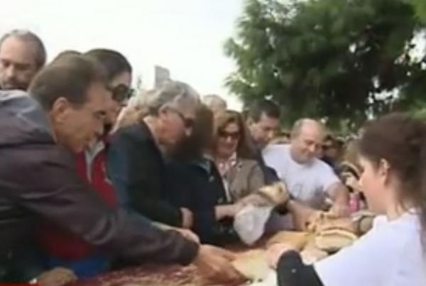 Κουλούρι Θεσσαλονίκης «αγκάλιασε» το Λευκό Πύργο