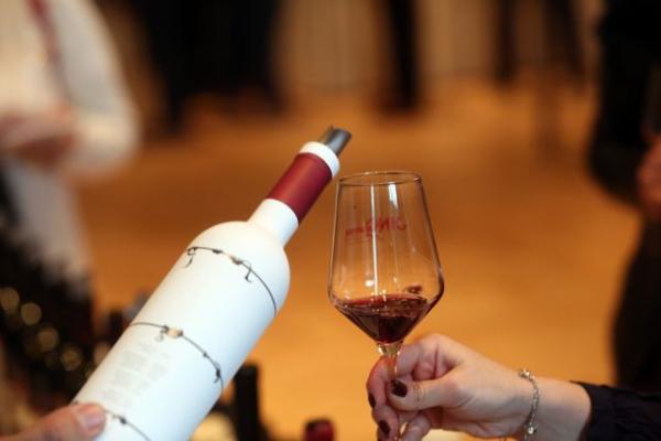 Καταργείται ο Ειδικός Φόρος Κατανάλωσης στο κρασί