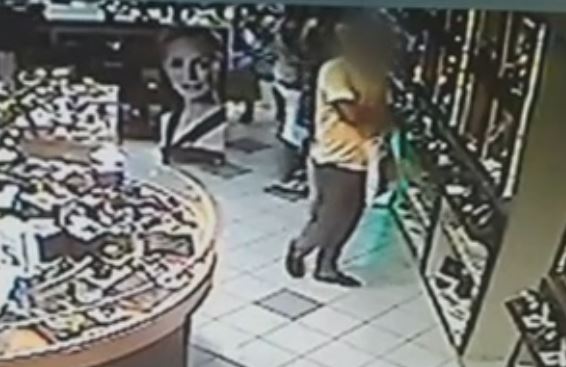 Ληστεία σε κοσμηματοπωλείο… από τις κάμερες ασφαλείας