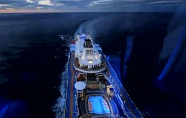 Το ένα μετά το άλλο, τα πιο εντυπωσιακά κρουαζιερόπλοια «πιάνουν» Ελλάδα