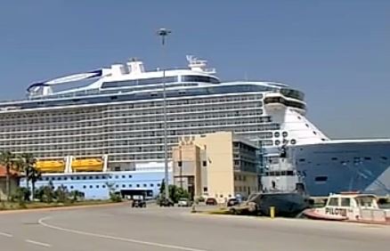 Ενθουσιώδης υποδοχή στον Πειραιά για το γιγάντιο «Quantum of the Seas»