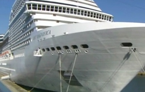 Κατέπλευσε στον Πειραιά το πρώτο κρουαζιερόπλοιο για το 2012