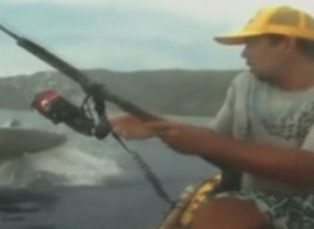 Στη Χαβάη ψαράς ήρθε αντιμέτωπος με καρχαρία τίγρη