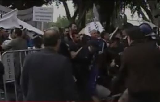 Σοβαρά επεισόδια στην κυπριακή Βουλή με φόντο τις αποκρατικοποιήσεις