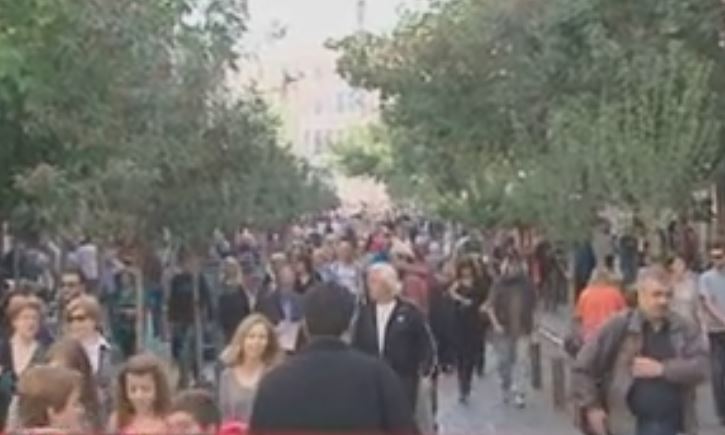 Διχασμένοι έμποροι και κοινό για τα ανοιχτά καταστήματα τις Κυριακές