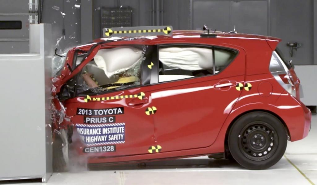 Toyota Prius c – IIHS Crash Test