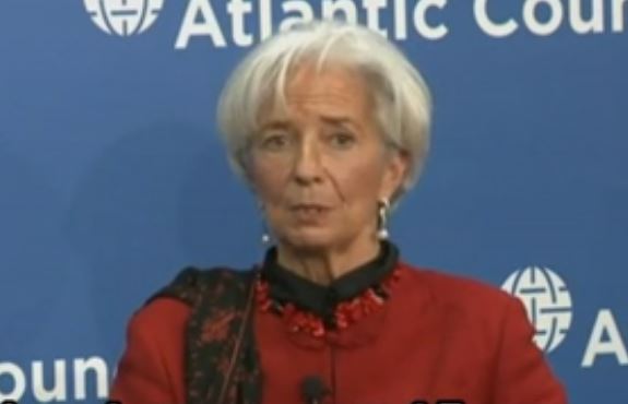 Μέτρα που θα οδηγήσουν στους στόχους του προγράμματος ζητά η Λαγκάρντ