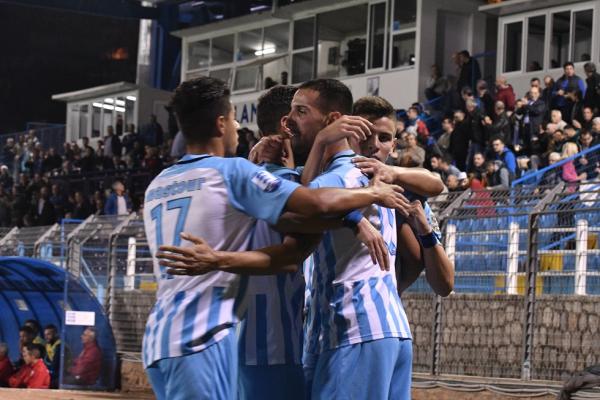 Λαμία: Διέσυρε τον Απόλλωνα Λάρισας, πέρασε λόγω διαφοράς γκολ