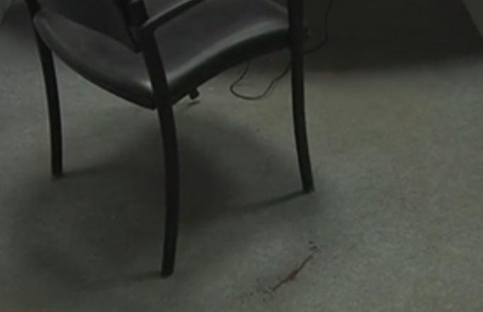 Άγνωστοι μαχαίρωσαν δημοσιογράφο στο στούντιο ραδιοφώνου της Λάρισας