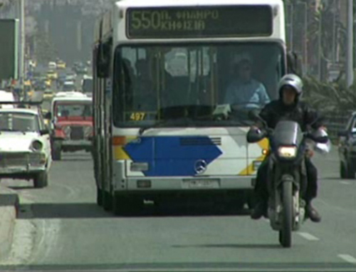 Χριστουγεννιάτικος εφιάλτης στους δρόμους λόγω χειρόφρενου στα μέσα μεταφοράς