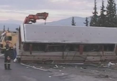 Τέσσερις Ρώσοι νεκροί και 30 τραυματίες από ανατροπή τουριστικού λεωφορείου
