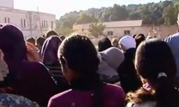 Λέρος: Το λιμάνι έχει μετατραπεί σε απέραντο καταυλισμό προσφύγων