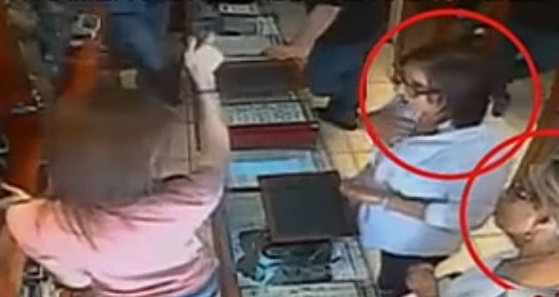 Λάρισα: Θρασύτατη κλοπή σε κοσμηματοπωλείο