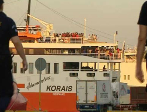 Μικροεπεισόδια στο λιμάνι του Πειραιά από το μπλόκο των ναυτεργατών