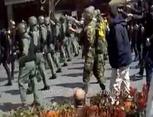 Μία διαθεσιμότητα και ΕΔΕ στο Λιμενικό για τα ρατσιστικά συνθήματα στην παρέλαση