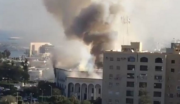 Λιβύη: Τουλάχιστον τρεις νεκροί από την επίθεση κατά του υπουργείου Εξωτερικών στην Τρίπολη