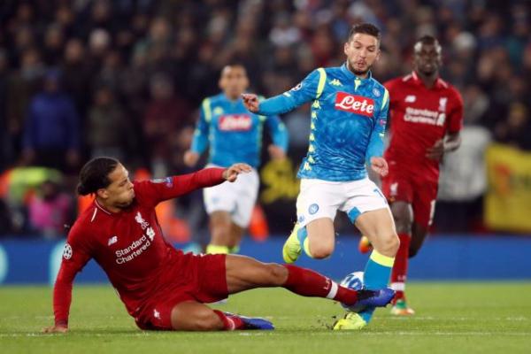 Το τάκλιν του Φαν Ντάικ που γύρισε το πόδι του Μέρτενς