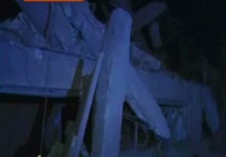 Πυραυλικό πλήγμα στη βάση – αρχηγείο του Καντάφι