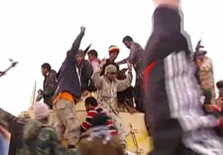 Ο Καντάφι ανακατέλαβε τη Ρας Λανούφ