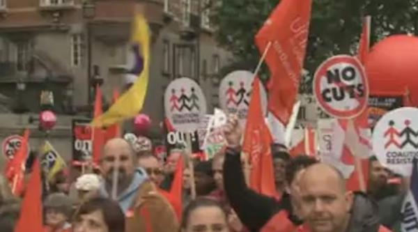 Λονδίνο: Ογκώδης  διαδήλωση κατά της κυβέρνησης Κάμερον για τη λιτότητα