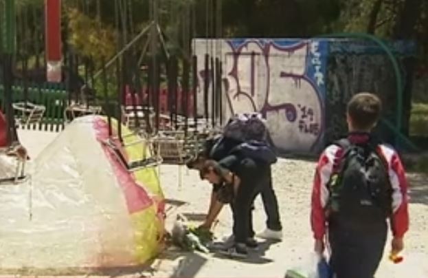 Οργή και θλίψη στην κηδεία του 13χρονου που χάθηκε στο λούνα παρκ