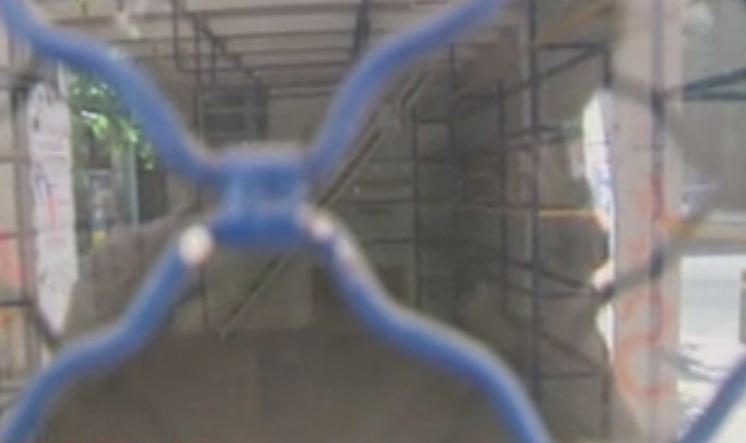 «Επιδημία» λουκέτων στους δρόμους της Αθήνας