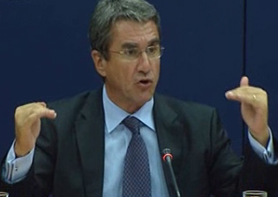 Ταχύτερες διαδικασίες προσλήψεων υποσχέθηκε ο υπουργός Υγείας στους γιατρούς