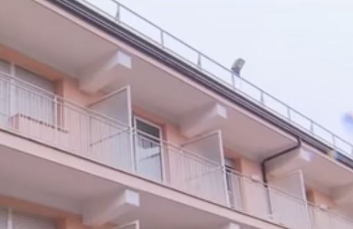 Στην Εντατική η μαθήτρια που έπεσε από μπαλκόνι ξενοδοχείου στη Ρώμη