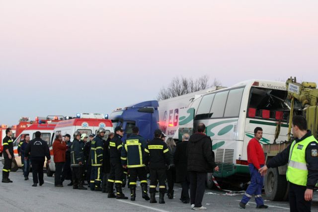 Δύο νεκροί σε τροχαίο με ΚΤΕΛ στα Νέα Μάλγαρα