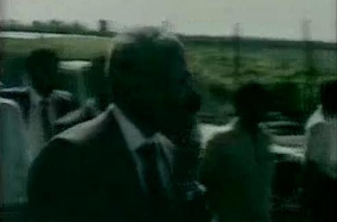 Ο Νέλσον Μαντέλα περπατά ελεύθερος μετά από 27 χρόνια