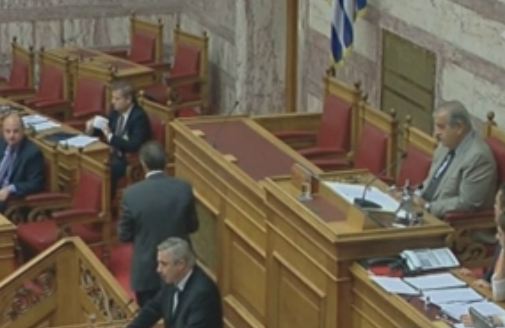 Σκληρές εκφράσεις στη Βουλή μεταξύ ΠΑΣΟΚ και Χρυσής Αυγής