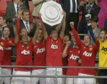 Ηρωική ανατροπή και το πρώτο τρόπαιο στην Μάντσεστερ Γιουναϊτεντ