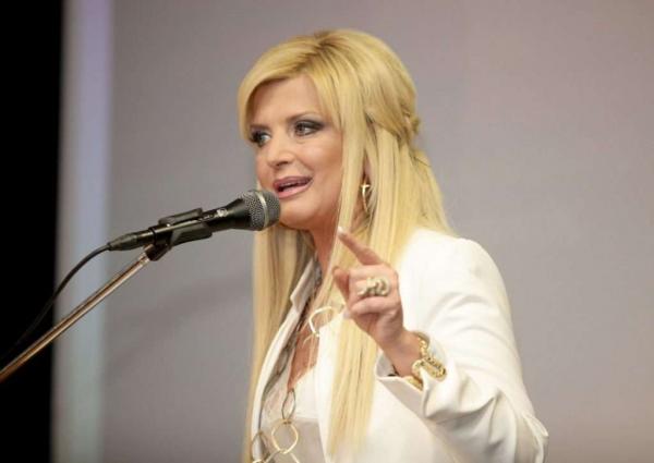 Πατούλη για υποψηφιότητα στο Μαρούσι : Δεν έχω τη στήριξη του συζύγου μου