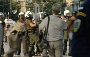 Συνελήφθη αστυφύλακας για την επίθεση κατά ρεπόρτερ