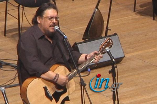 Συναυλία αλληλεγύης: Η παρέμβαση του Μαχαιρίτσα για το προσφυγικό