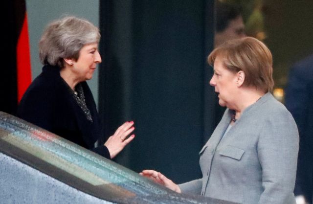 «Πόρτα» από τους Ευρωπαίους στη Μέι – Υπό ασφυκτική πίεση