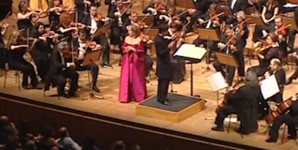 Γοήτευσε με τη μοναδική φωνή της η Ρενέ Φλέμινγκ