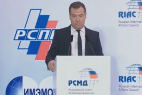 Μεντβέντεφ: Το προτεινόμενο σχέδιο για την Κύπρο είναι εξωφρενικό