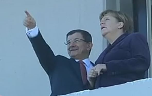 ΝΑΤΟϊκή ανάμειξη στο προσφυγικό προωθούν Μέρκελ-Νταβούτογλου